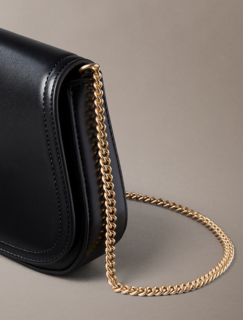 Calvin Klein - Black Curved Wallet with Chain Bracelet